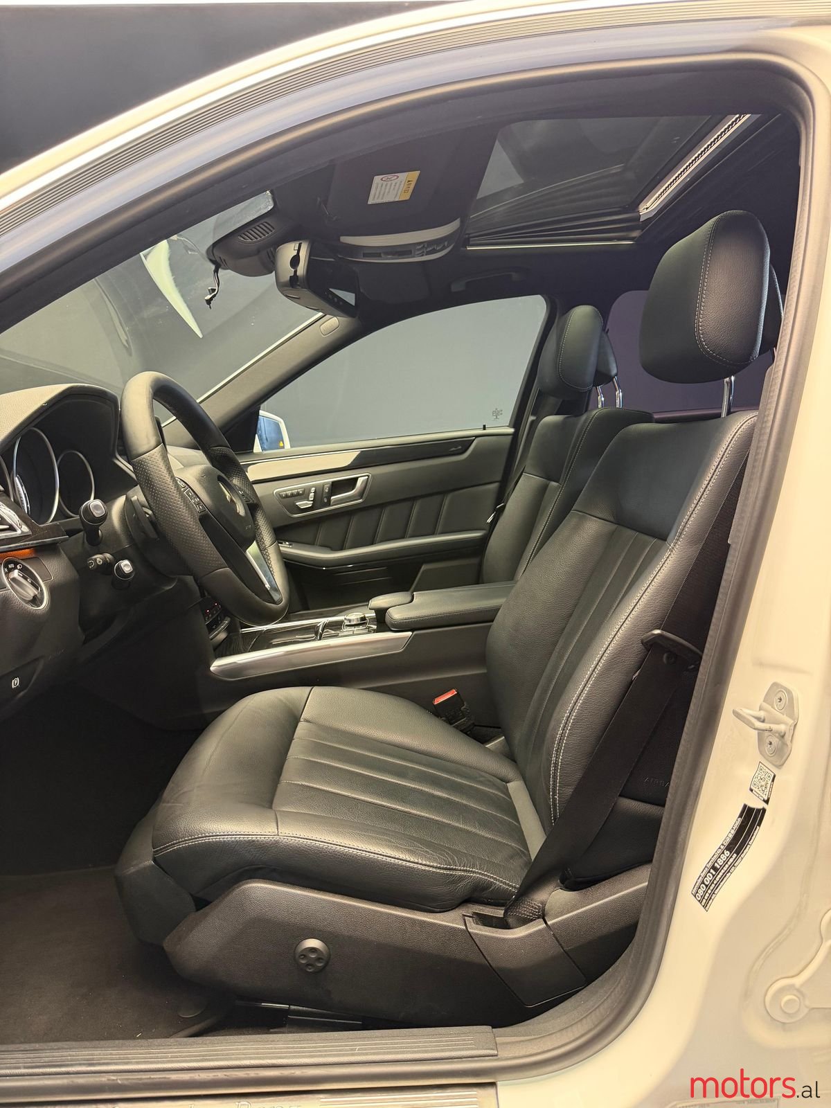 2015' Mercedes-Benz E 220 photo #3