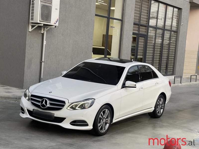 2014' Mercedes-Benz E 220 photo #2