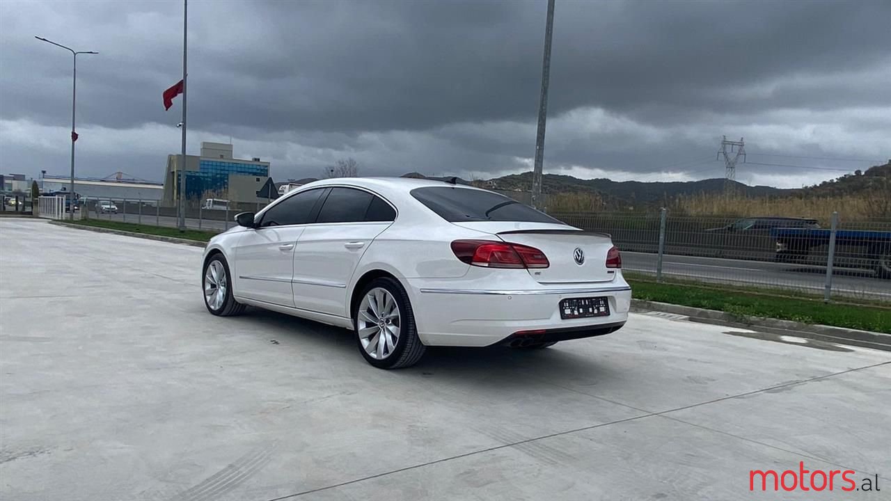 2013' Volkswagen Passat photo #5