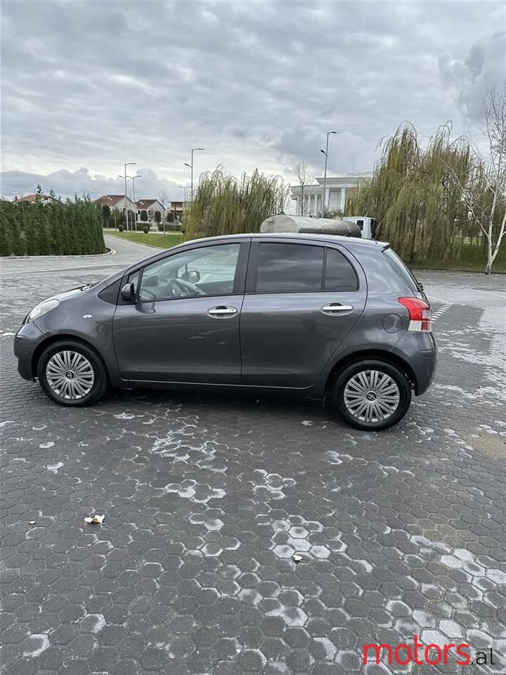 2010' Toyota Yaris photo #5