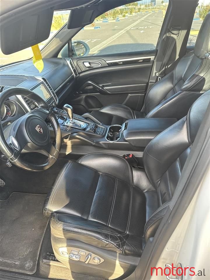 2011' Porsche Cayenne photo #4