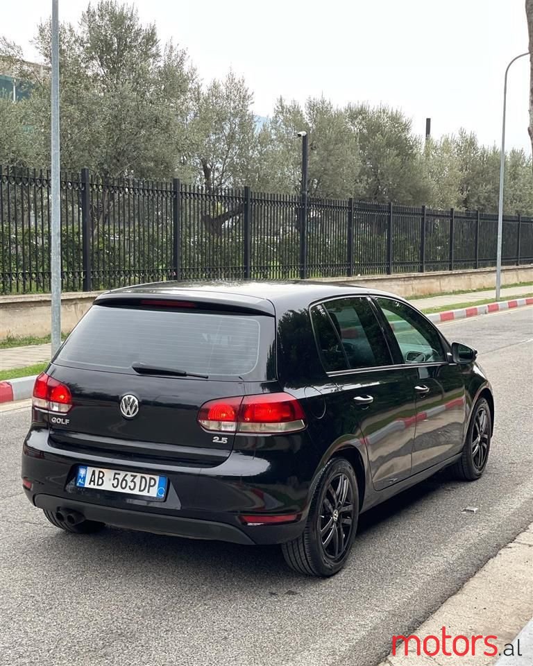 2011' Volkswagen Golf photo #4