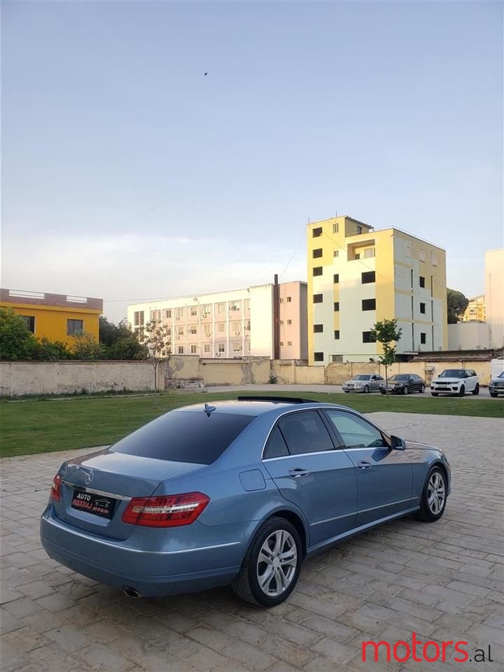 2011' Mercedes-Benz E 350 photo #6