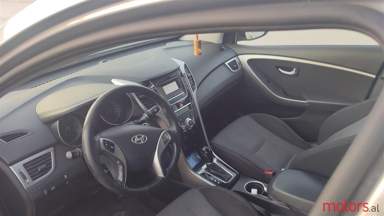 2012' Hyundai i30 photo #5