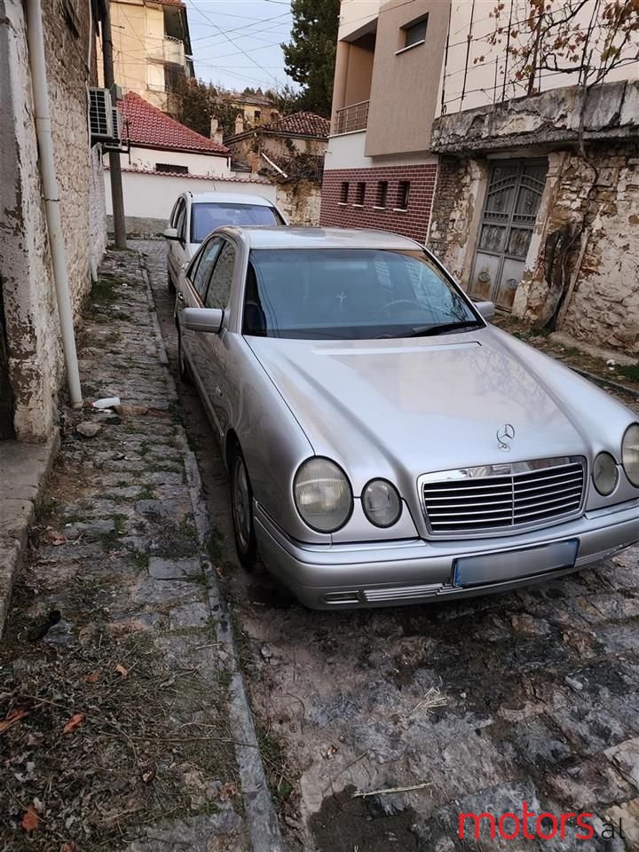 1999' Mercedes-Benz E 200 photo #1