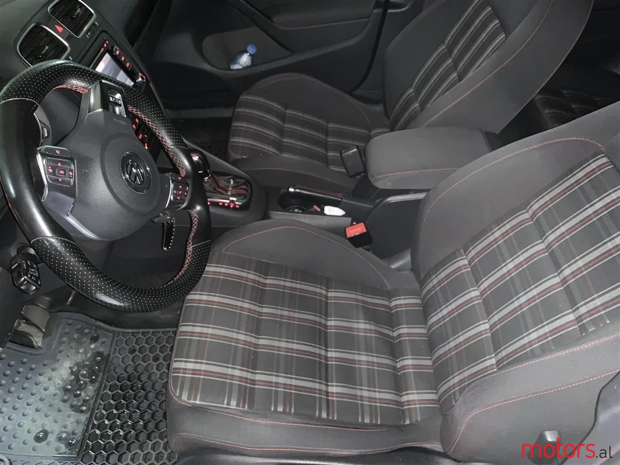 2011' Volkswagen Golf photo #6