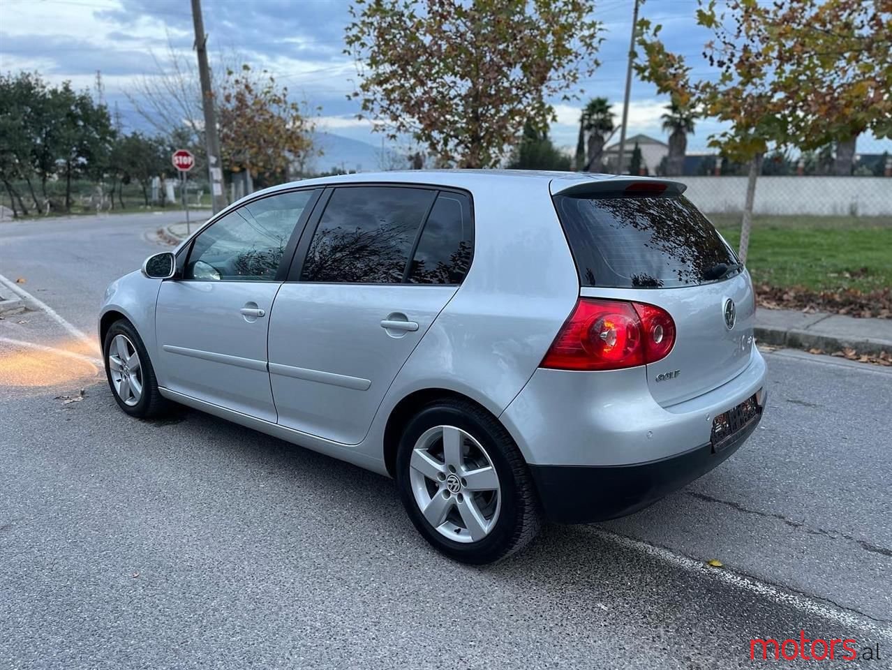 2005' Volkswagen Golf photo #2
