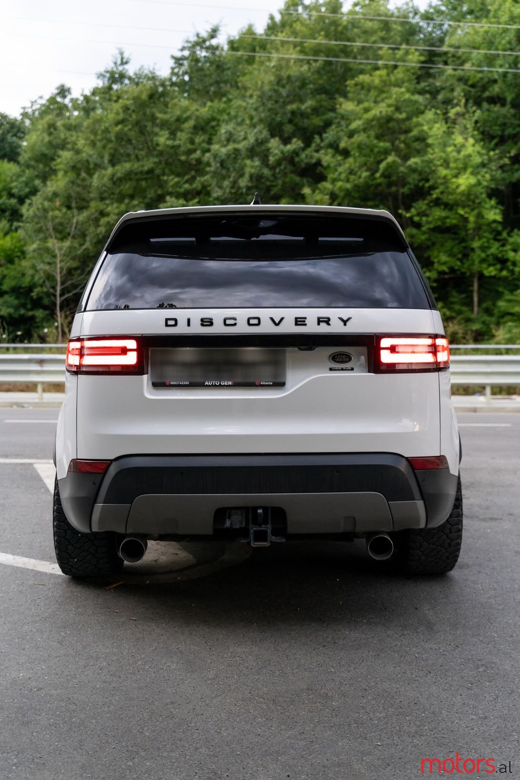2018' Land Rover Discovery photo #3