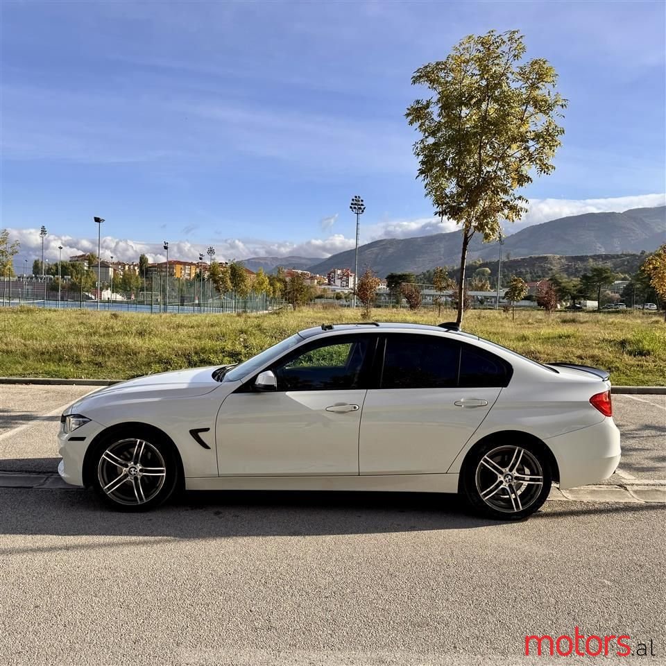 2012' BMW 320 photo #5