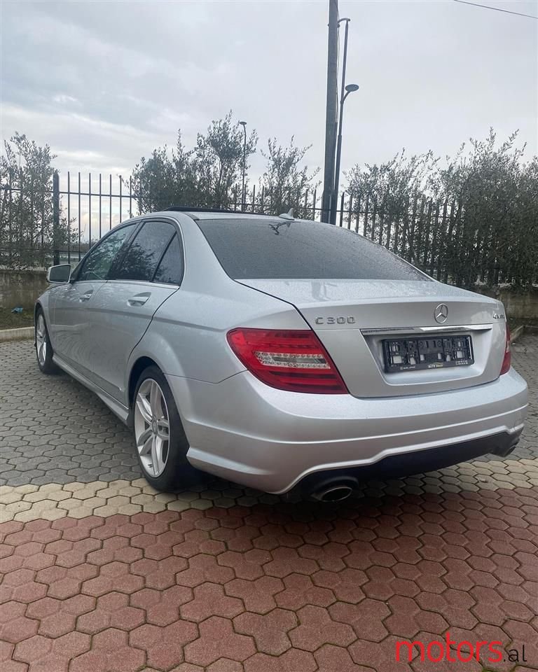 2012' Mercedes-Benz C 300 photo #5