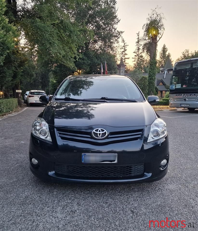 2012' Toyota Auris photo #1