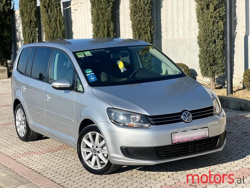 2012' Volkswagen Touran photo #5