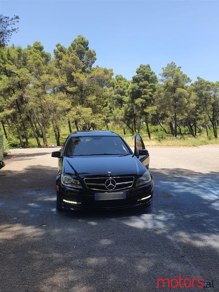 2011' Mercedes-Benz 300 photo #1