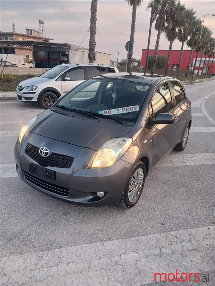 2008' Toyota Yaris photo #2