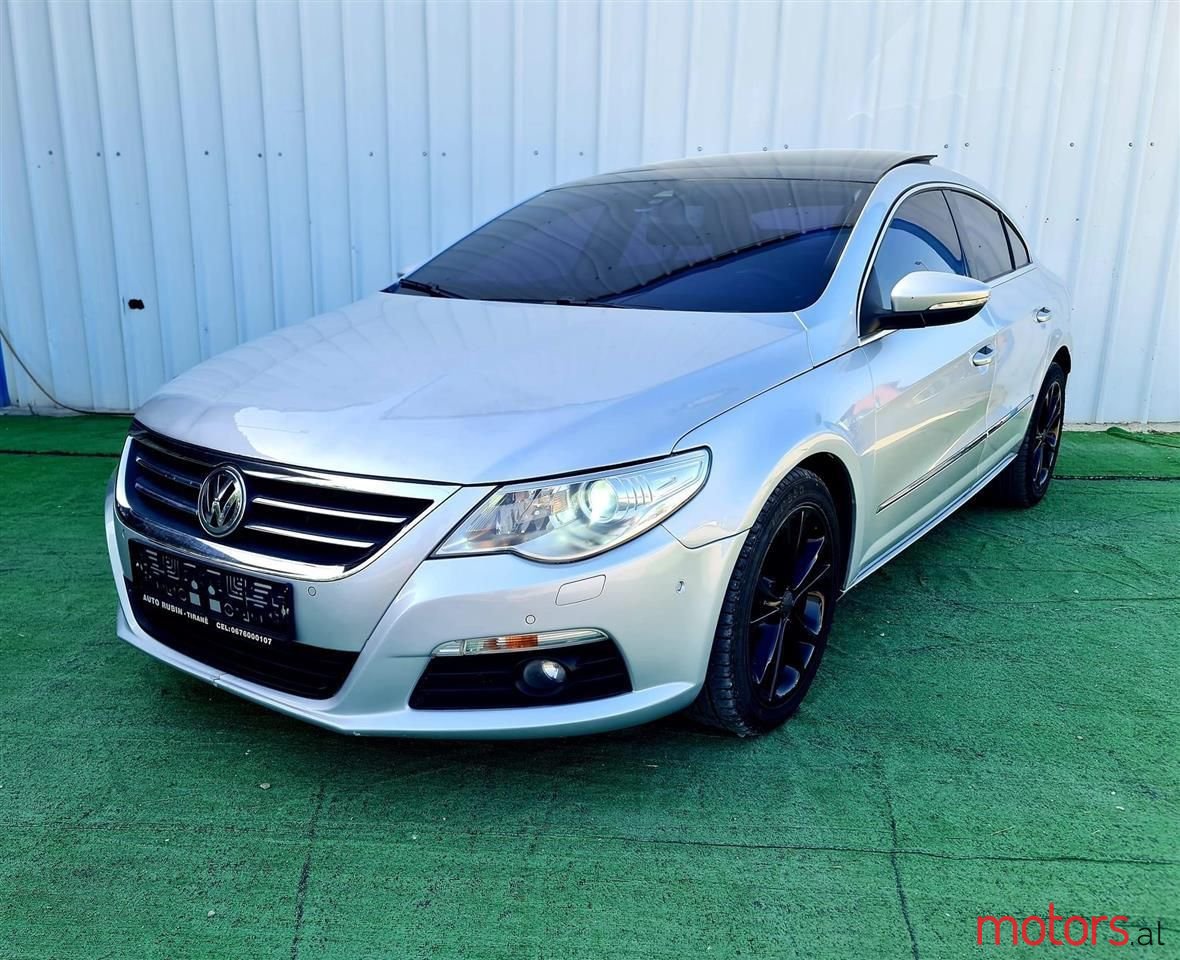 2011' Volkswagen Passat photo #2