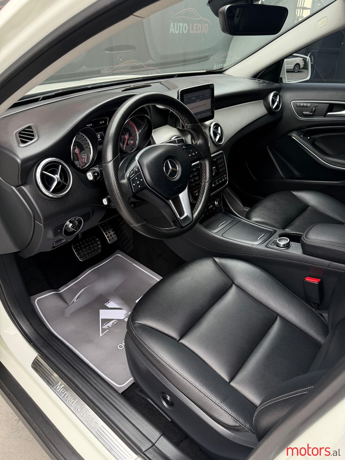 2015' Mercedes-Benz GLA 200 photo #2