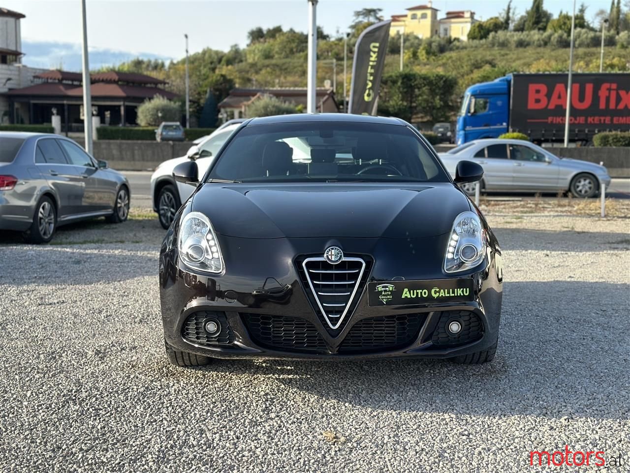 2012' Alfa Romeo Giulietta photo #2