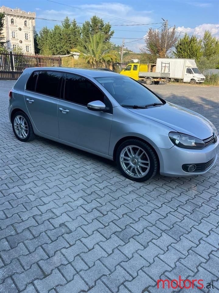 2009' Volkswagen Golf photo #2