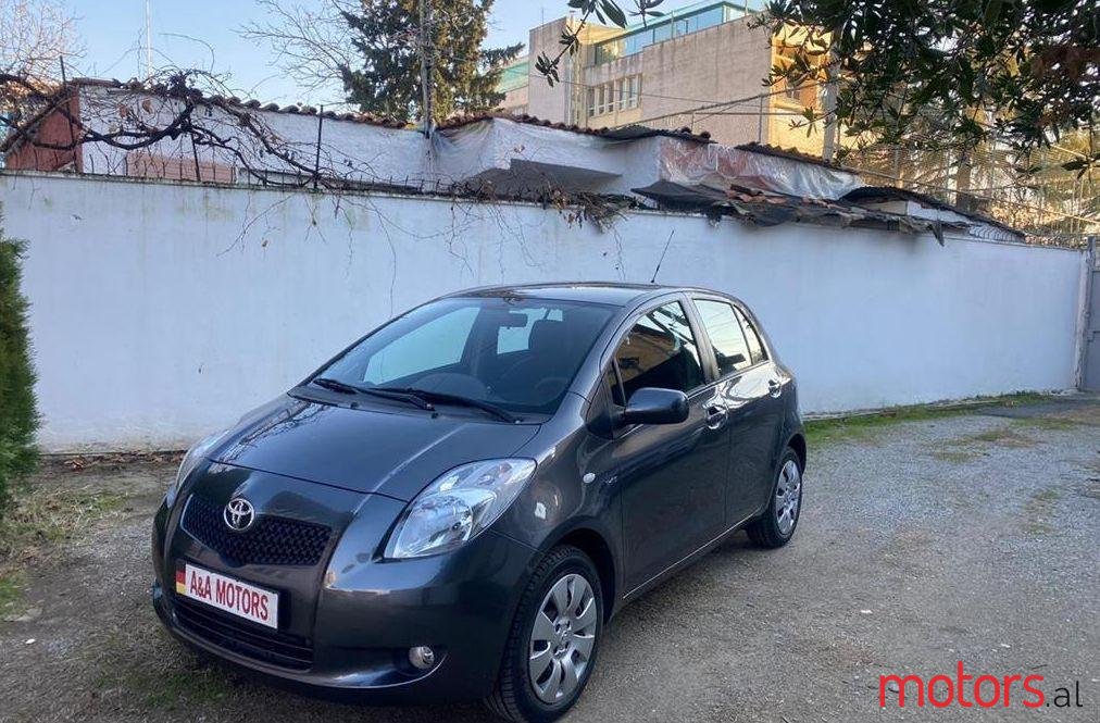 2009' Toyota Yaris photo #1