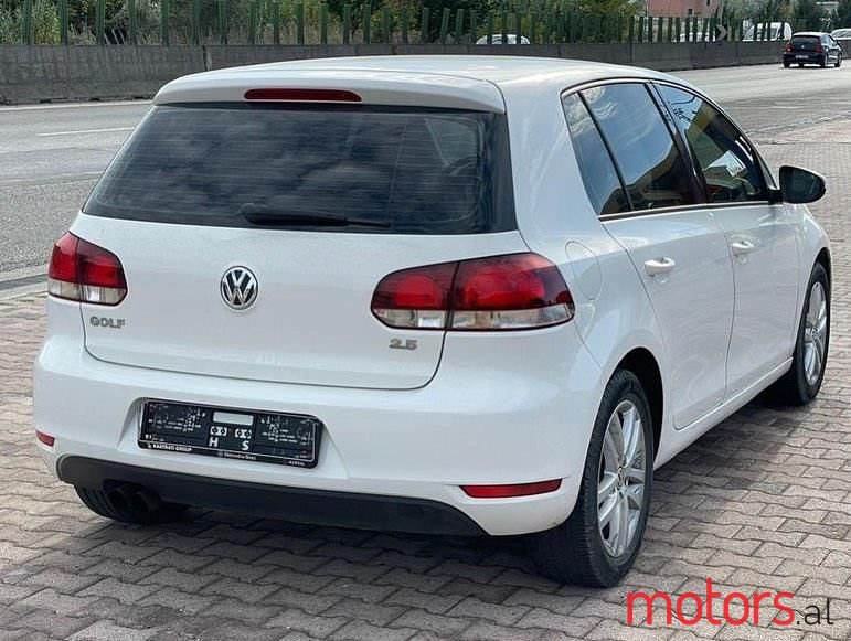 2010' Volkswagen Golf photo #4