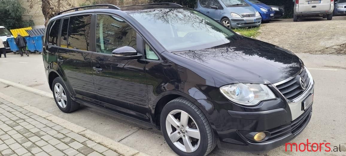 2010' Volkswagen Touran photo #4