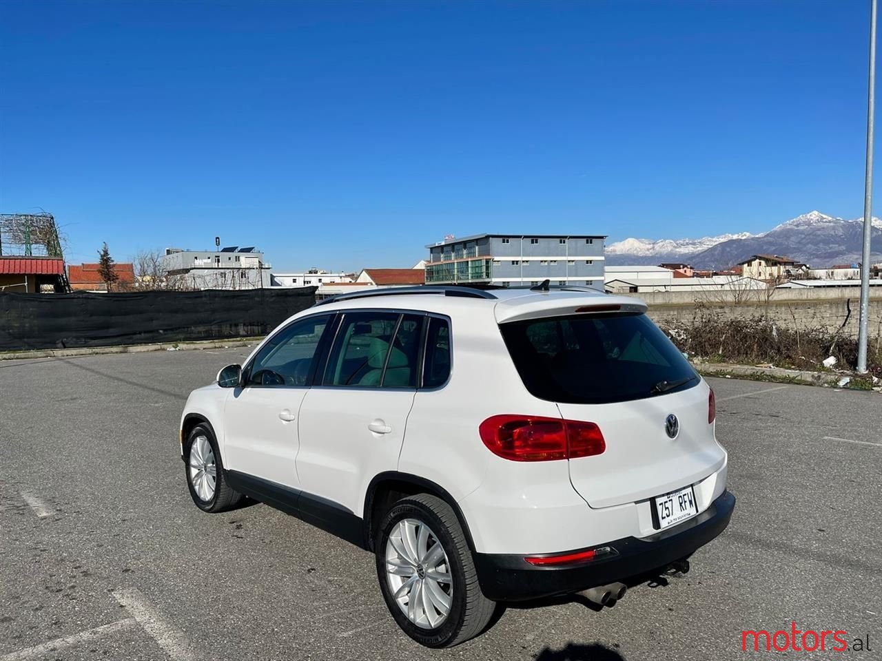 2012' Volkswagen Tiguan photo #3