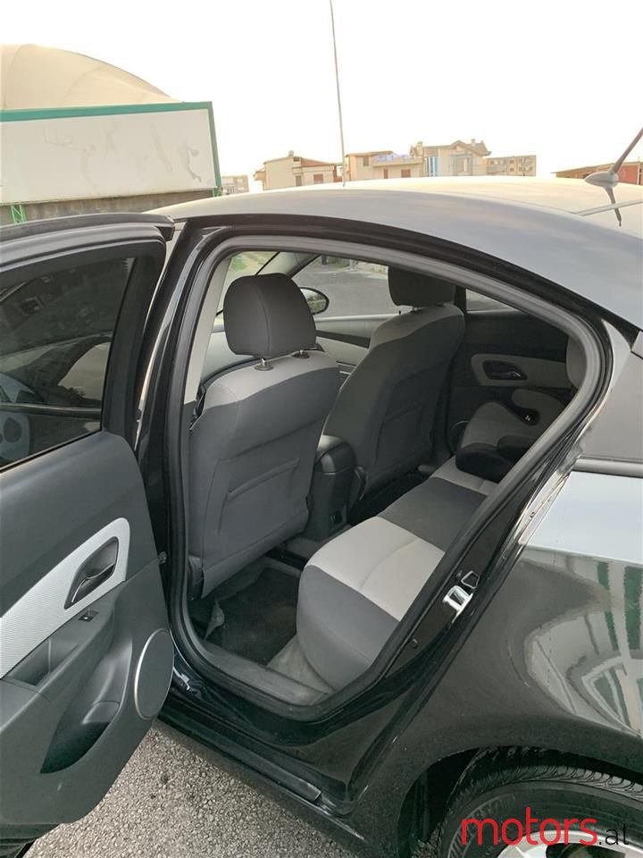 2010' Chevrolet Cruze photo #3