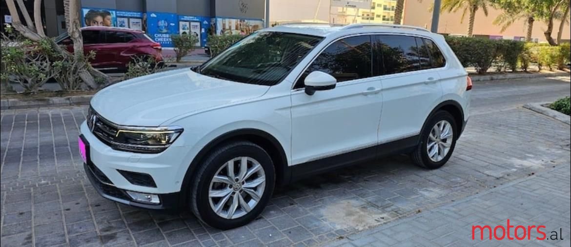 2017' Volkswagen Tiguan photo #1