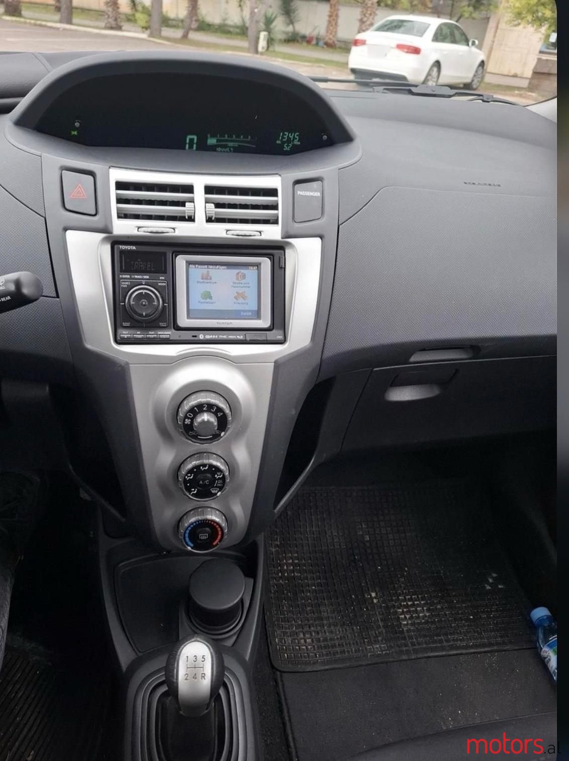 2009' Toyota Yaris photo #4