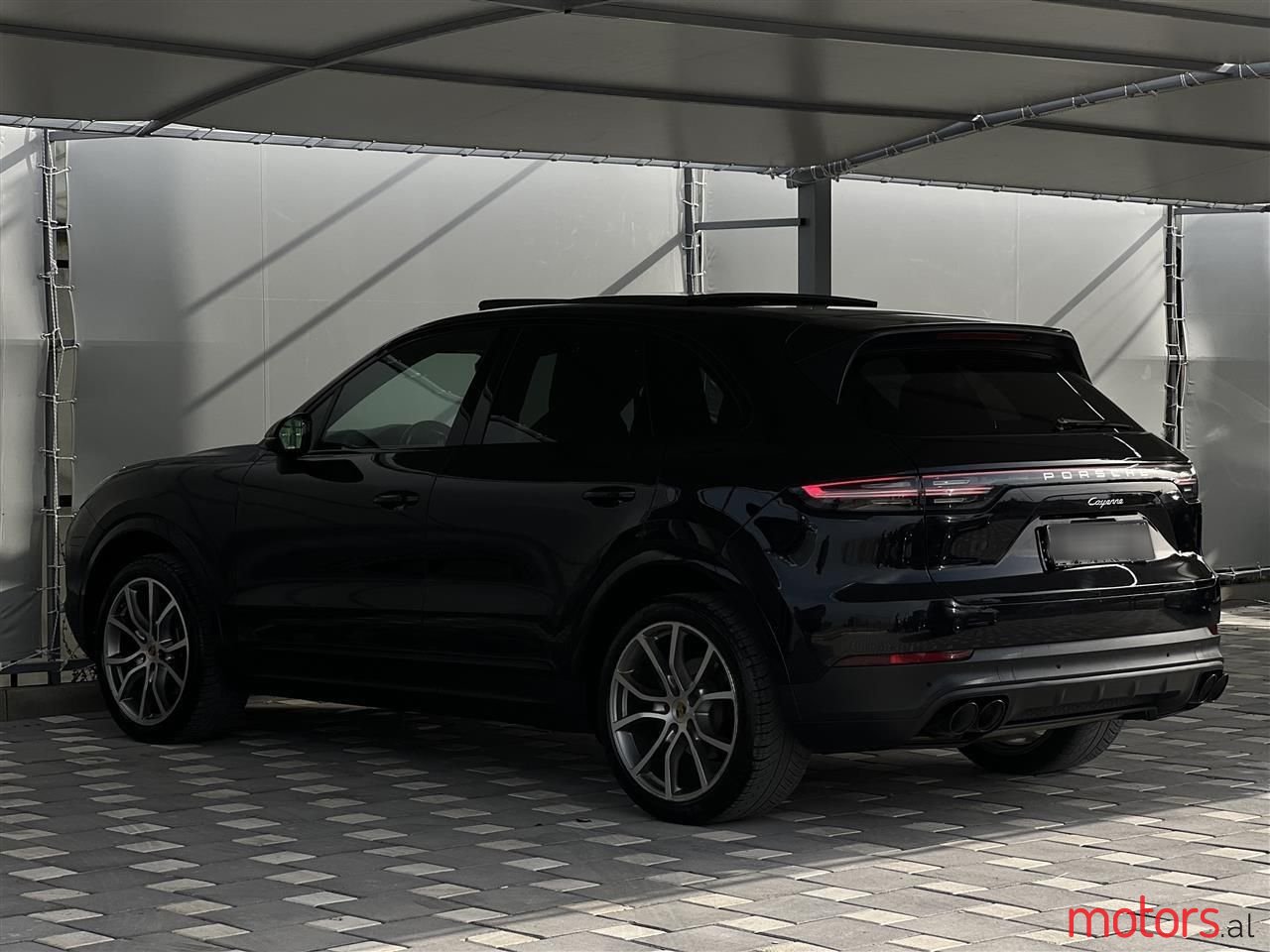 2020' Porsche Cayenne photo #2