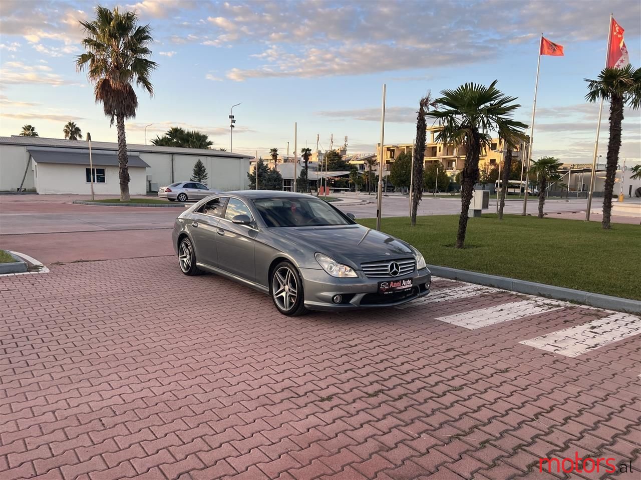 2005' Mercedes-Benz CLS 320 photo #2