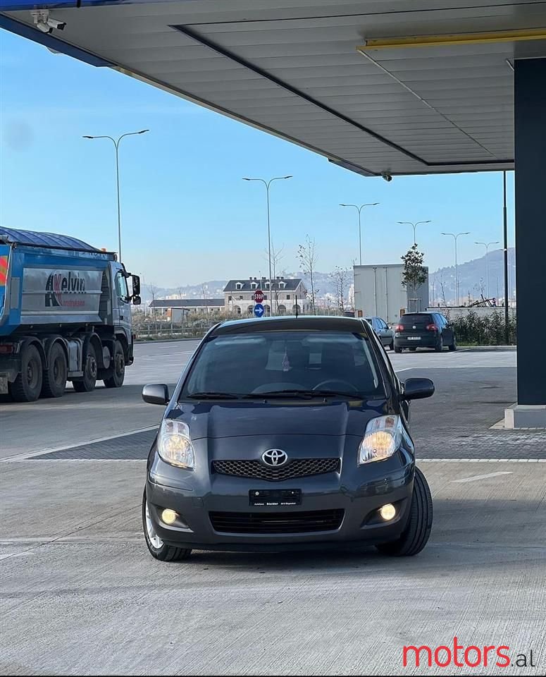 2010' Toyota Yaris photo #5