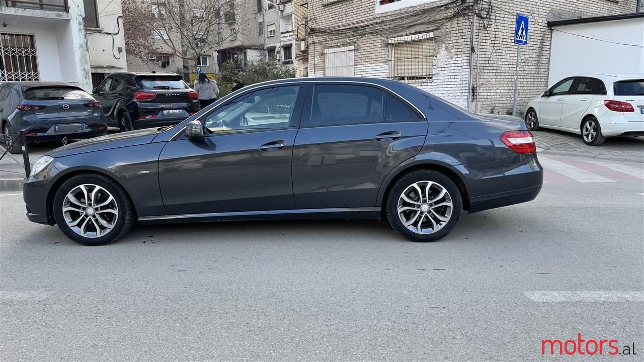 2009' Mercedes-Benz E 200 photo #3