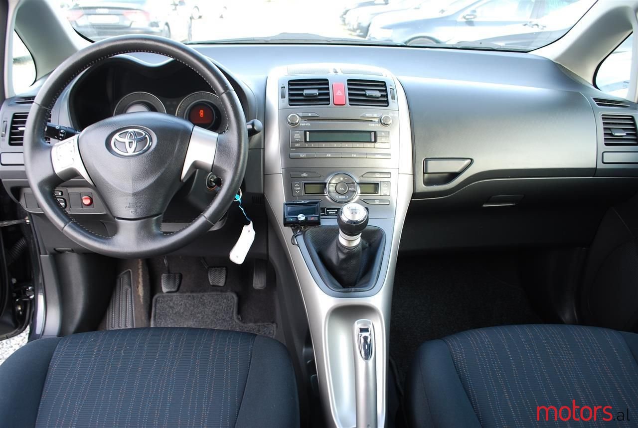 2010' Toyota Auris photo #5