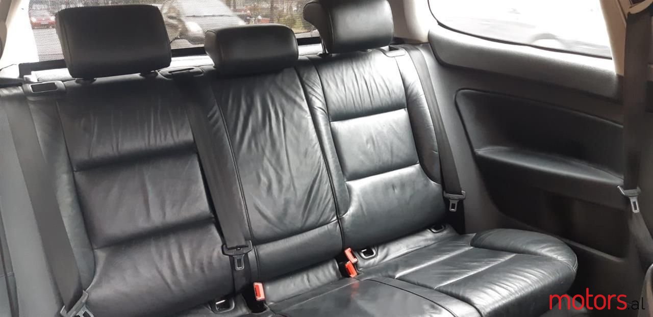 2005' Volkswagen Golf photo #4