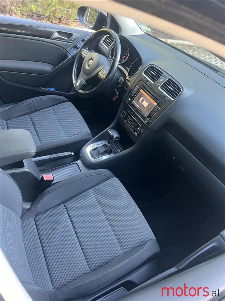 2011' Volkswagen Golf photo #3