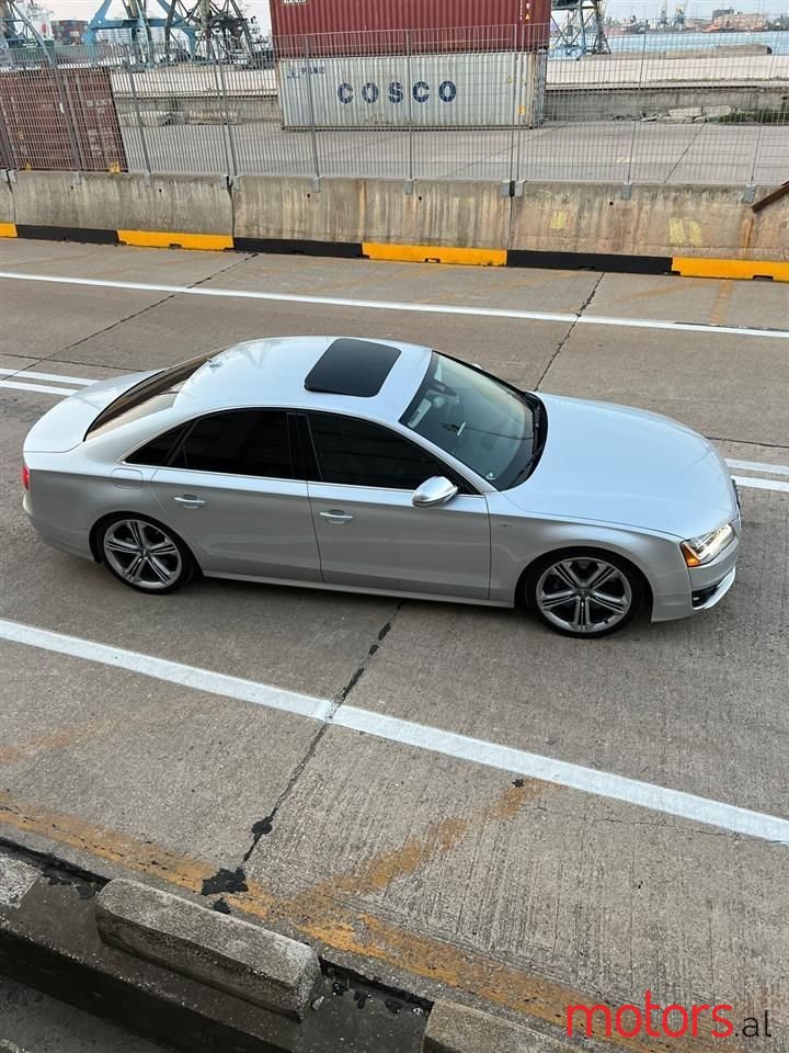 2013' Audi S8 photo #2