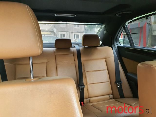 2010' Mercedes-Benz 300 photo #5