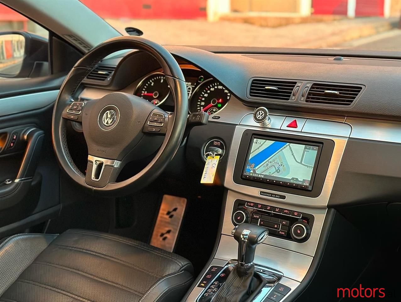 2010' Volkswagen Passat photo #6