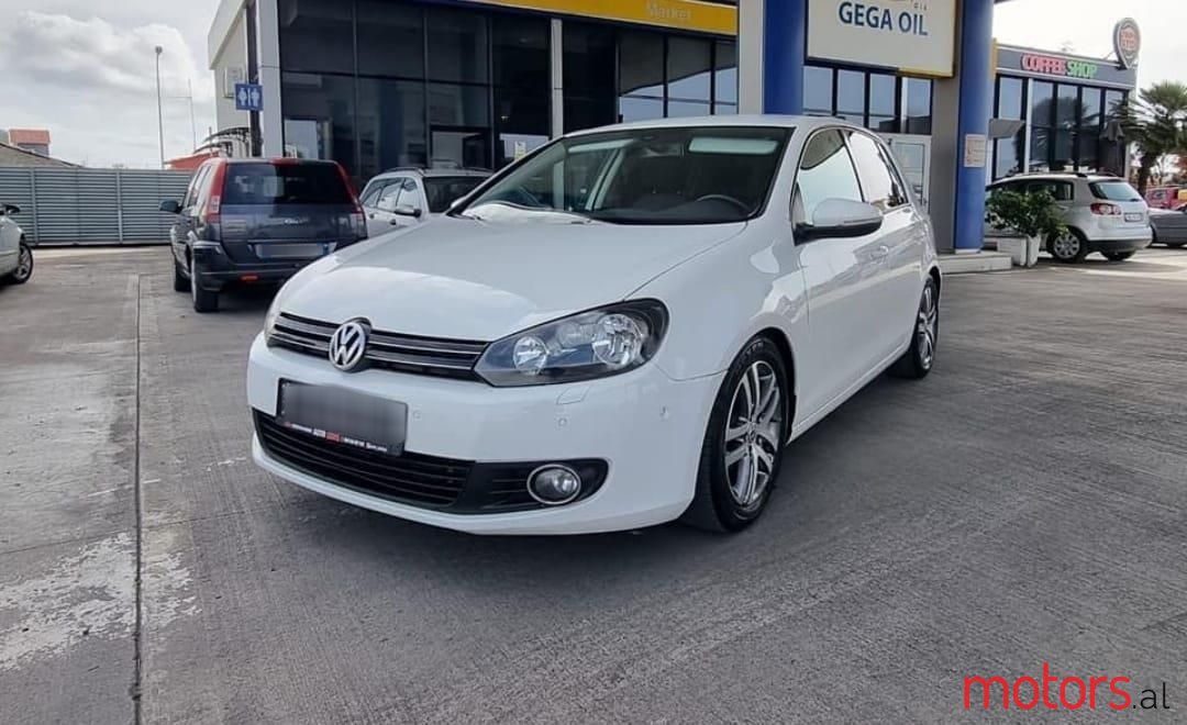 2011' Volkswagen Golf photo #1