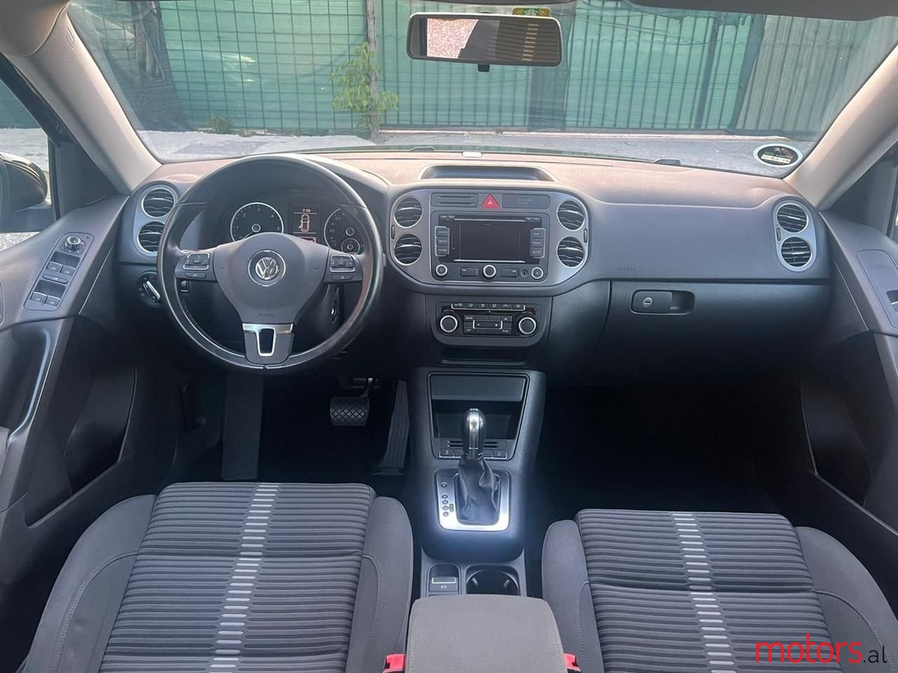 2011' Volkswagen Tiguan photo #3