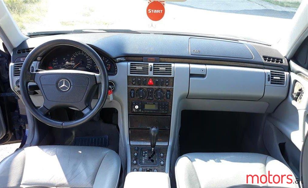 1999' Mercedes-Benz E 320 photo #2