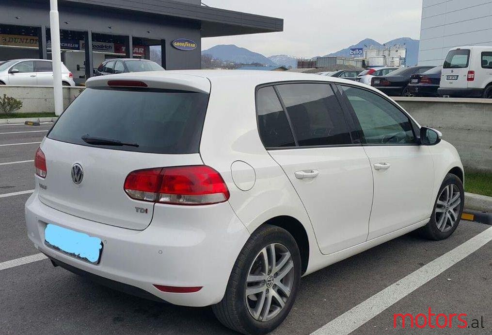 2011' Volkswagen Golf photo #1