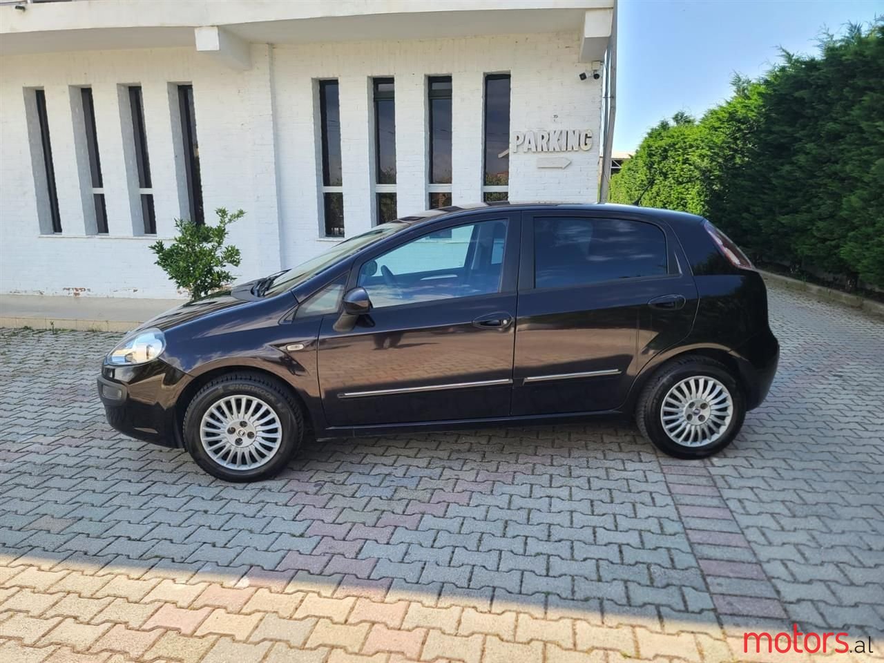 2011' Fiat Punto Evo photo #5