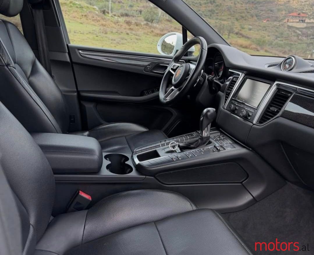 2016' Porsche Macan photo #6