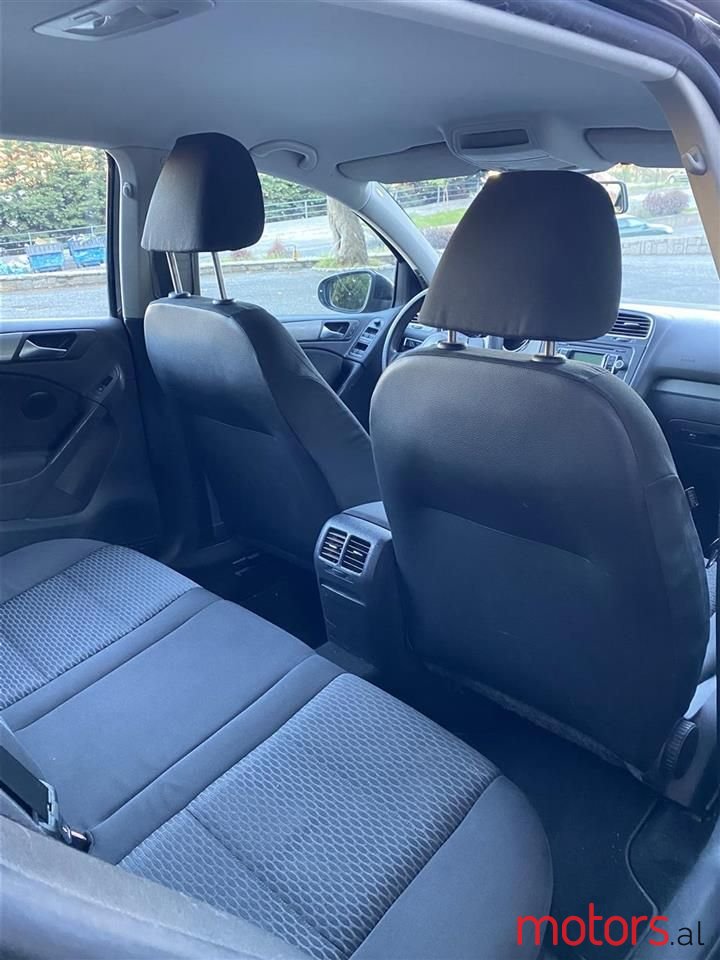 2008' Volkswagen Golf photo #2