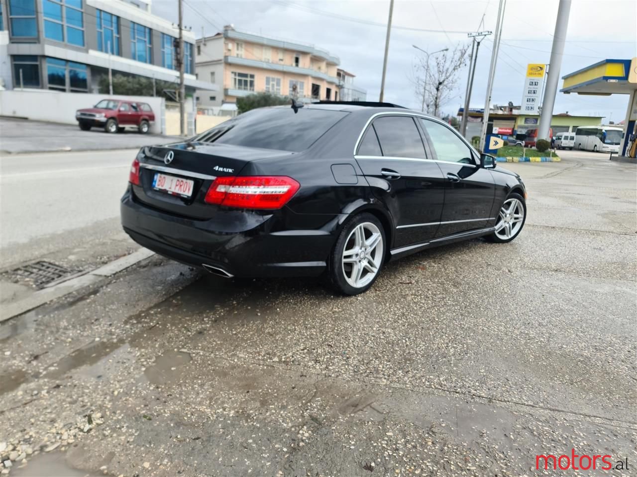 2011' Mercedes-Benz E 350 photo #4