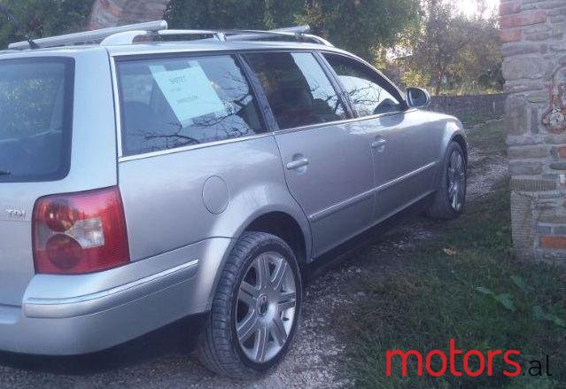 2005' Volkswagen Passat photo #1