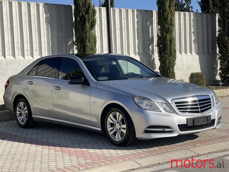 2011' Mercedes-Benz E 220 photo #4