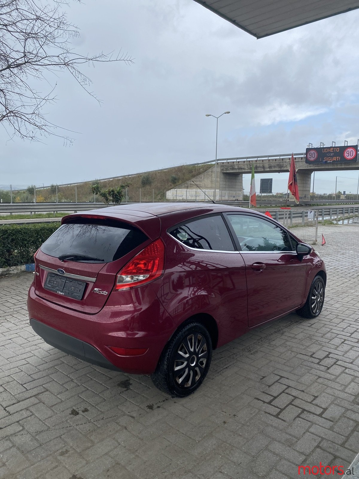 2010' Ford Fiesta photo #4